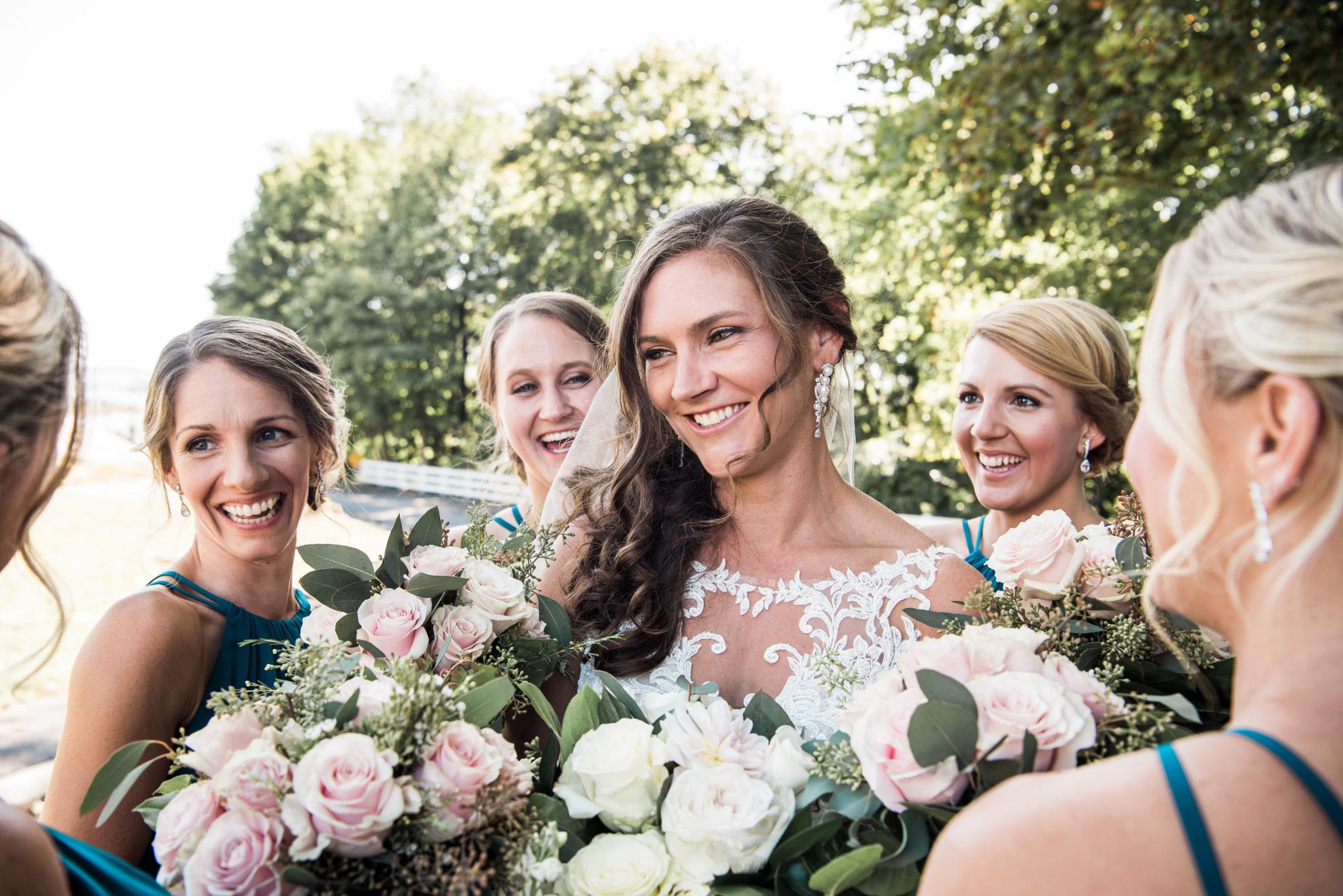 Top 7 Photo Ideas With Your Bridesmaids